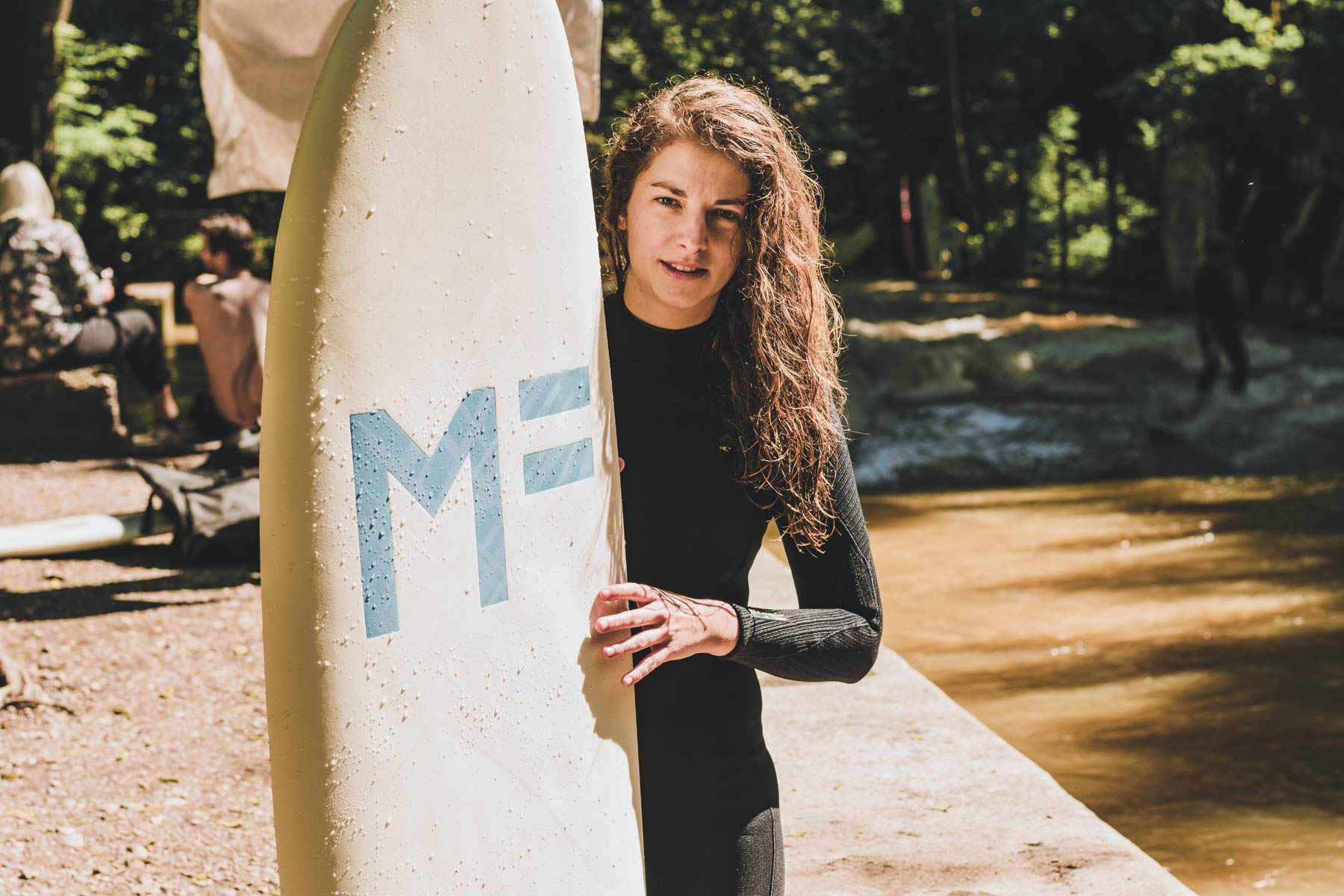 Isa aus unserem Team sieht keine rosige Zukunft für Surfer*innen der Stadt. – ©wunderland media GmbH