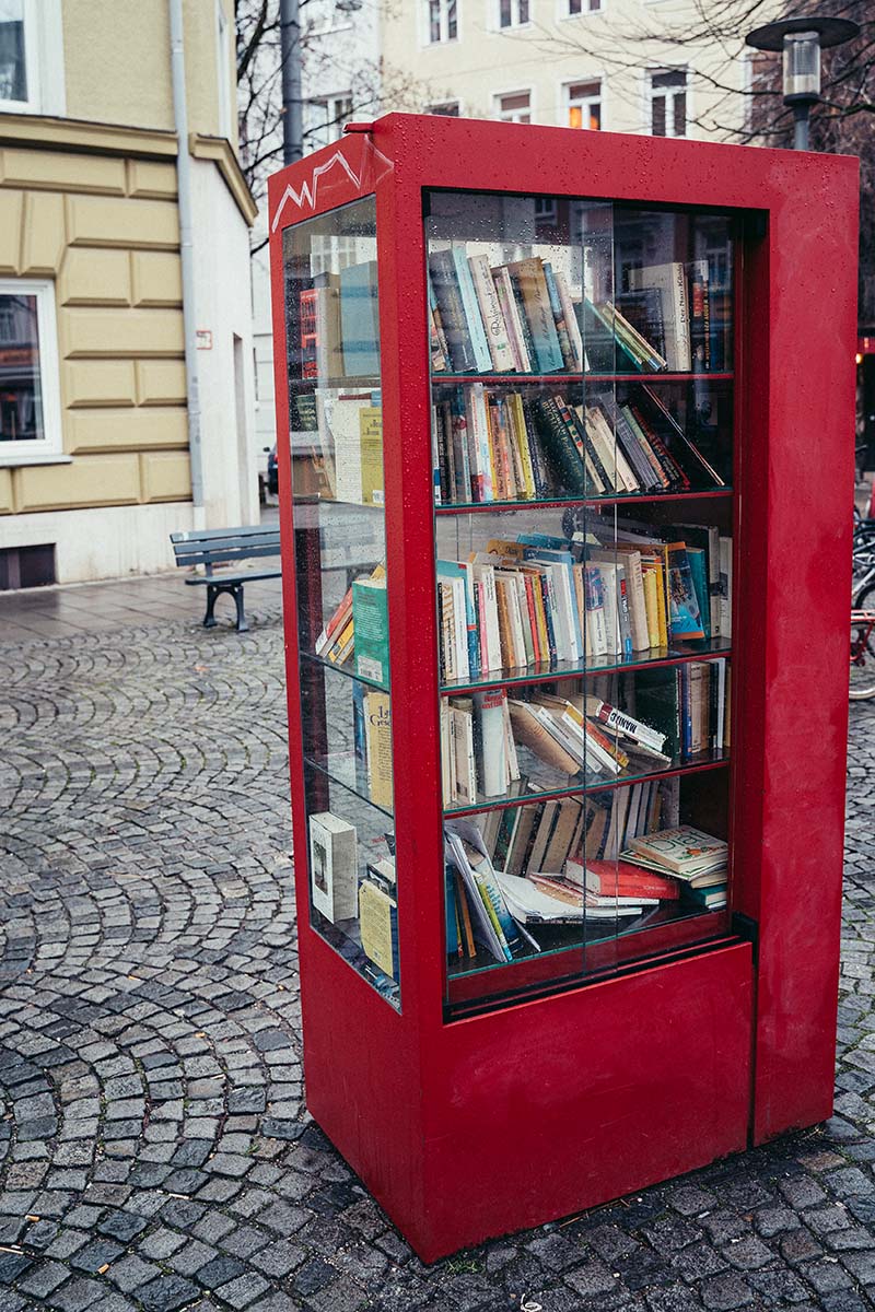 Geheimtippmuenchen Stadtundleute Lieblingsplätze Bücherschrankstiglmaierplatz5 &ndash; &copy;wunderland media GmbH