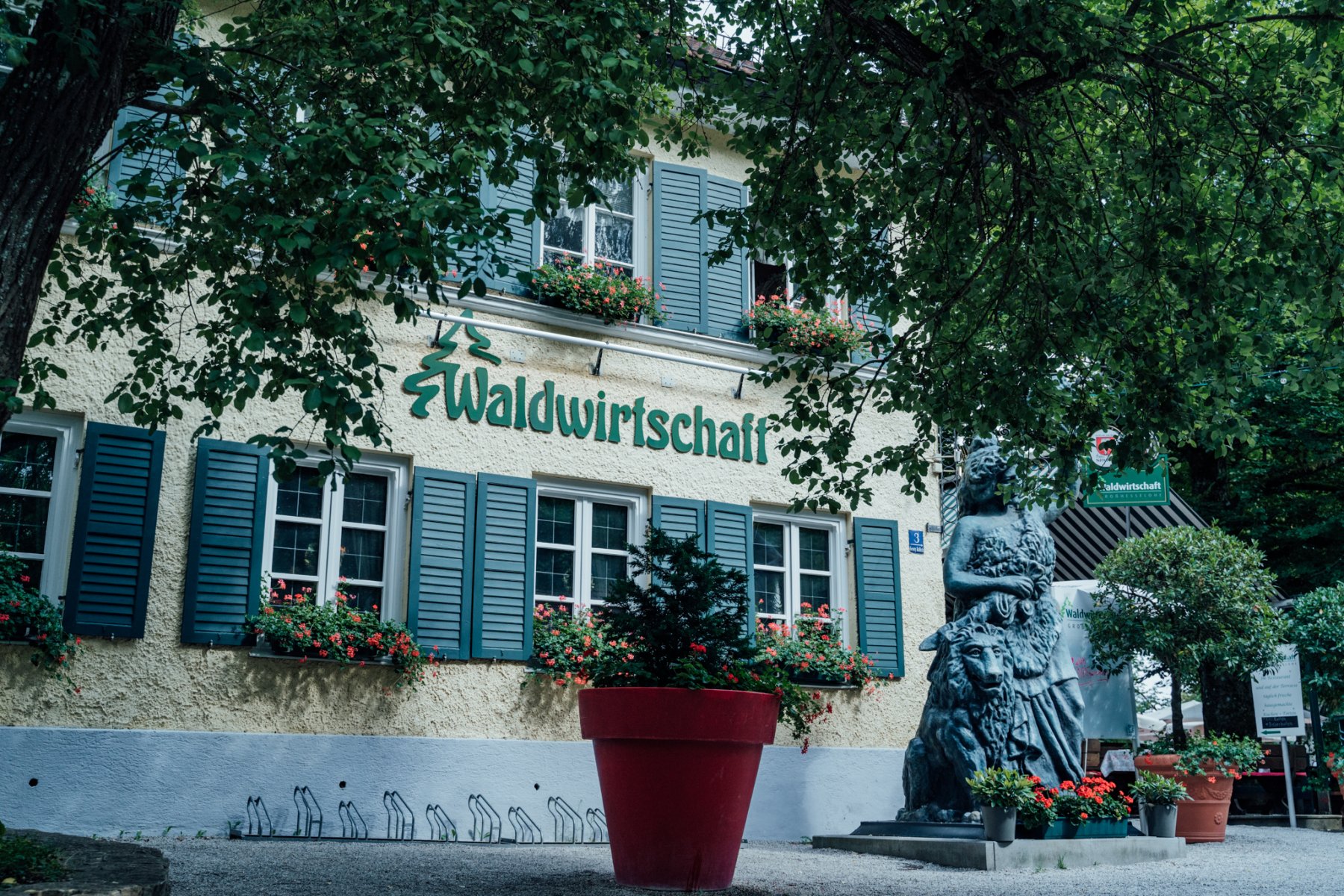 Geheimtipp Muenchen Restaurant Waldwirtschaft Lf 014 (1) – ©wunderland media GmbH