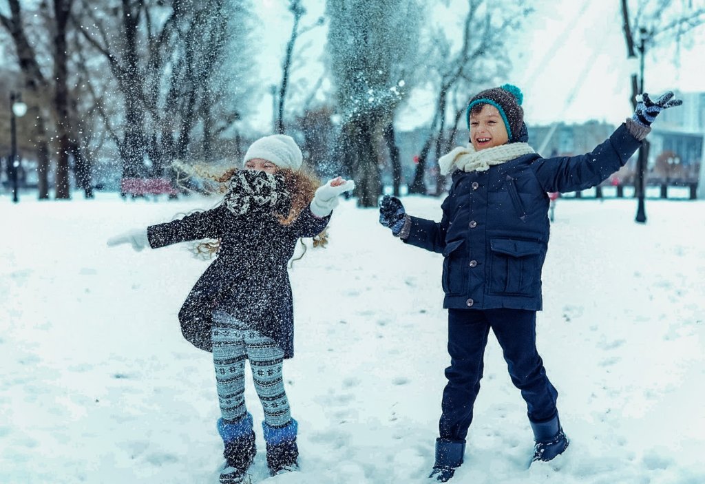 Geheimtipp Muenchen Kinder Schnee Draußen Winter Unsplash
