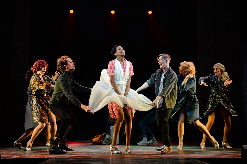Geheimtipp Muenchen Die Wustenblume Deutsches Theater 3